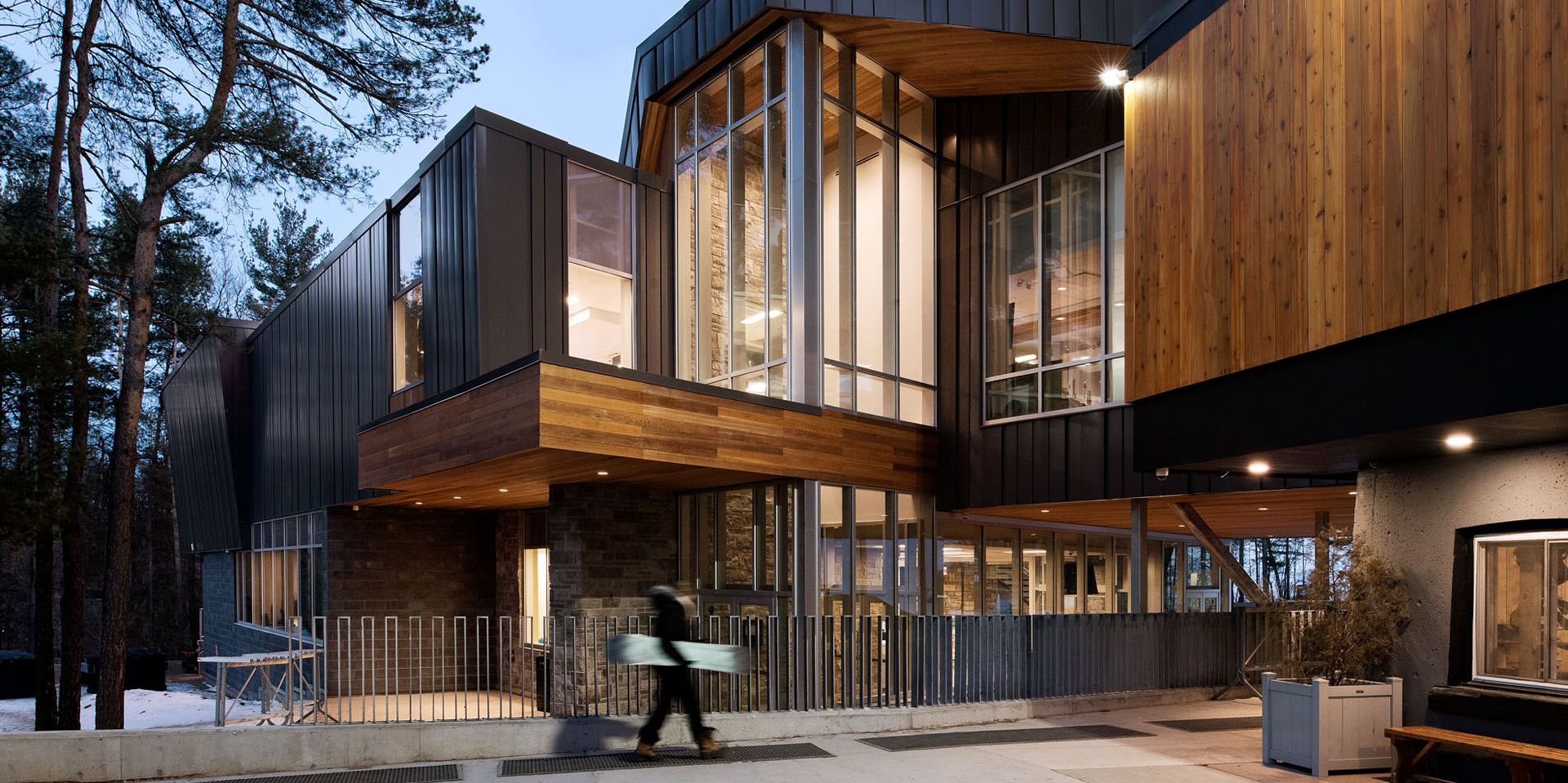 2boler_BolerChalet-Frontside-horziontal