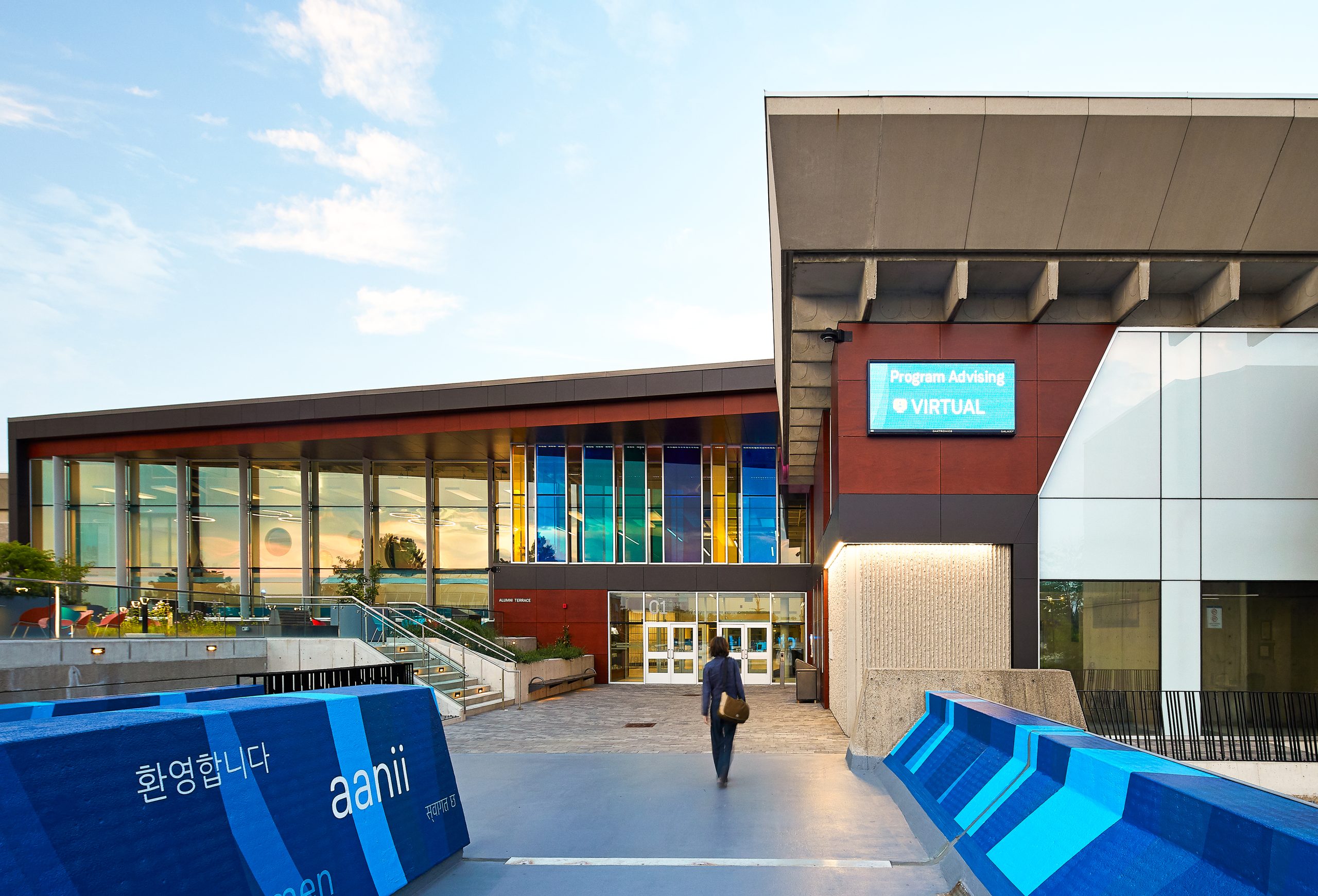 2431-20 Lambton College-Entrance