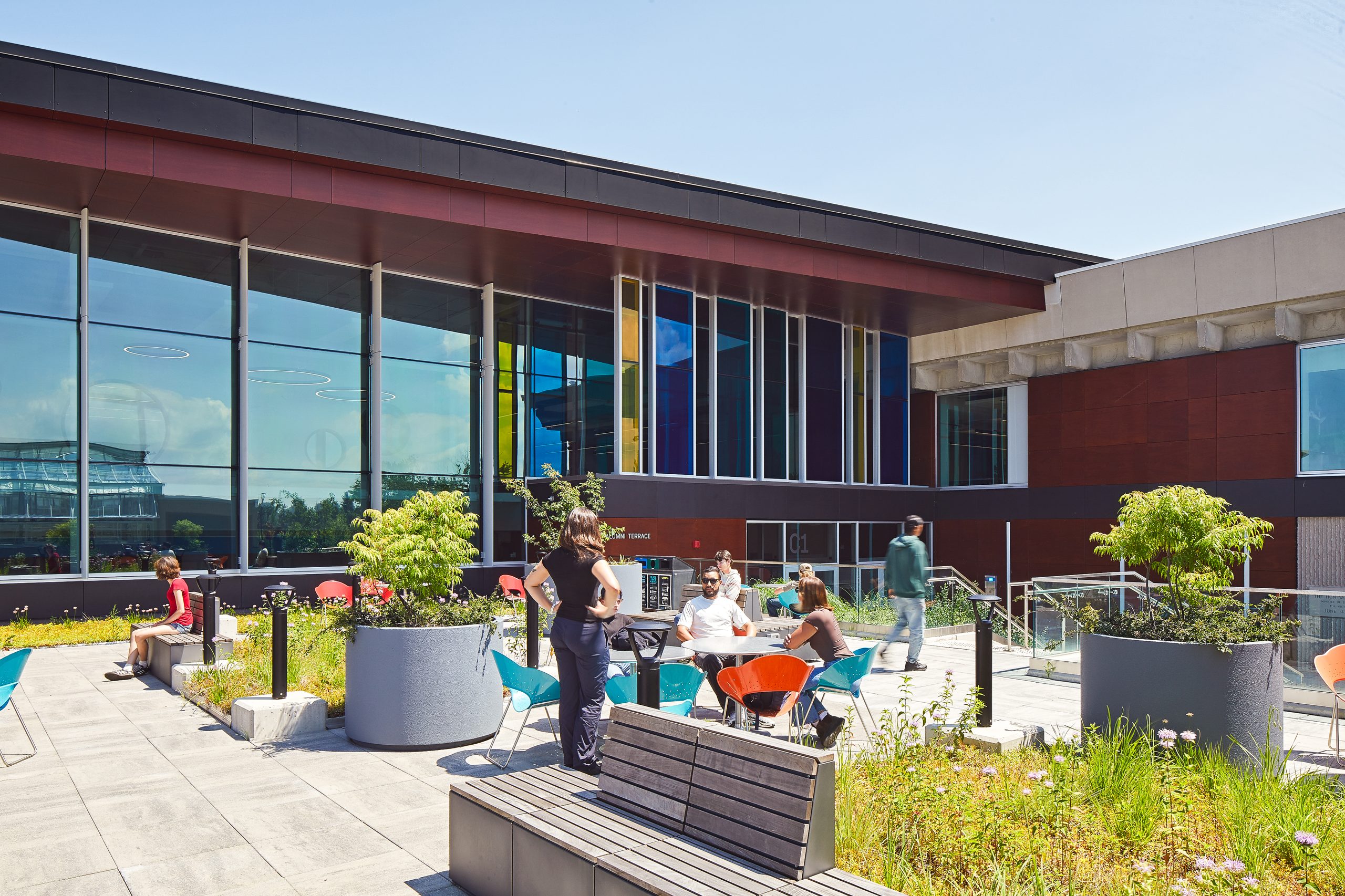 2431-20 Lambton College-Outdoor Courtyard